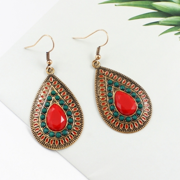 Jewelry - ●NEW drop shaped bohemian pendant earrings